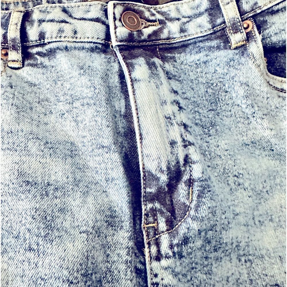 Gabrielle Union High Rise Ripped Straight Leg Jeans in the Size 10 - Picture 9 of 12